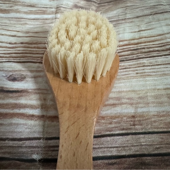 Daily Concepts Daily Facial Dry Brush - Picture 8 of 15